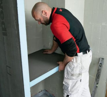 Polystyreenilevyjen kiinnittäminen yhteen märkätilalevy